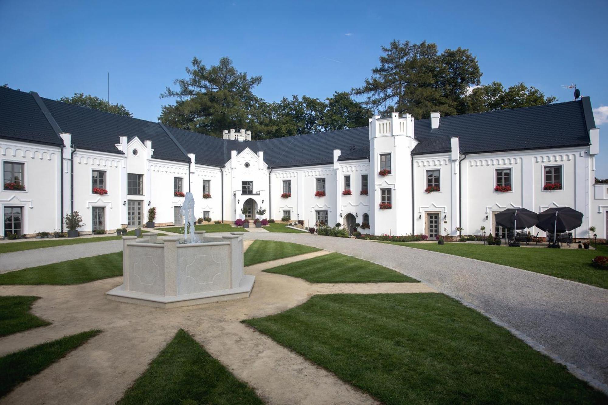 Hotel Zamek Kvasetice à Havlíčkův Brod Extérieur photo